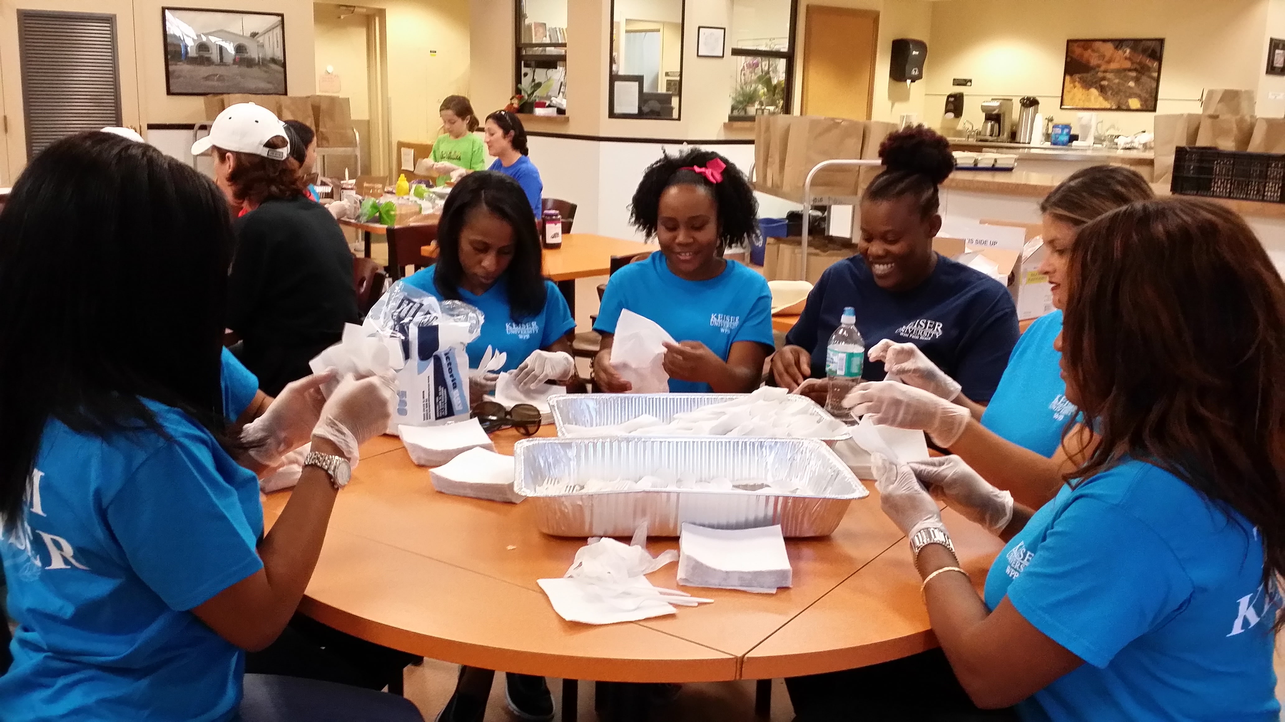 West Palm Beach Nursing Students Volunteer at Boca Helping Hands