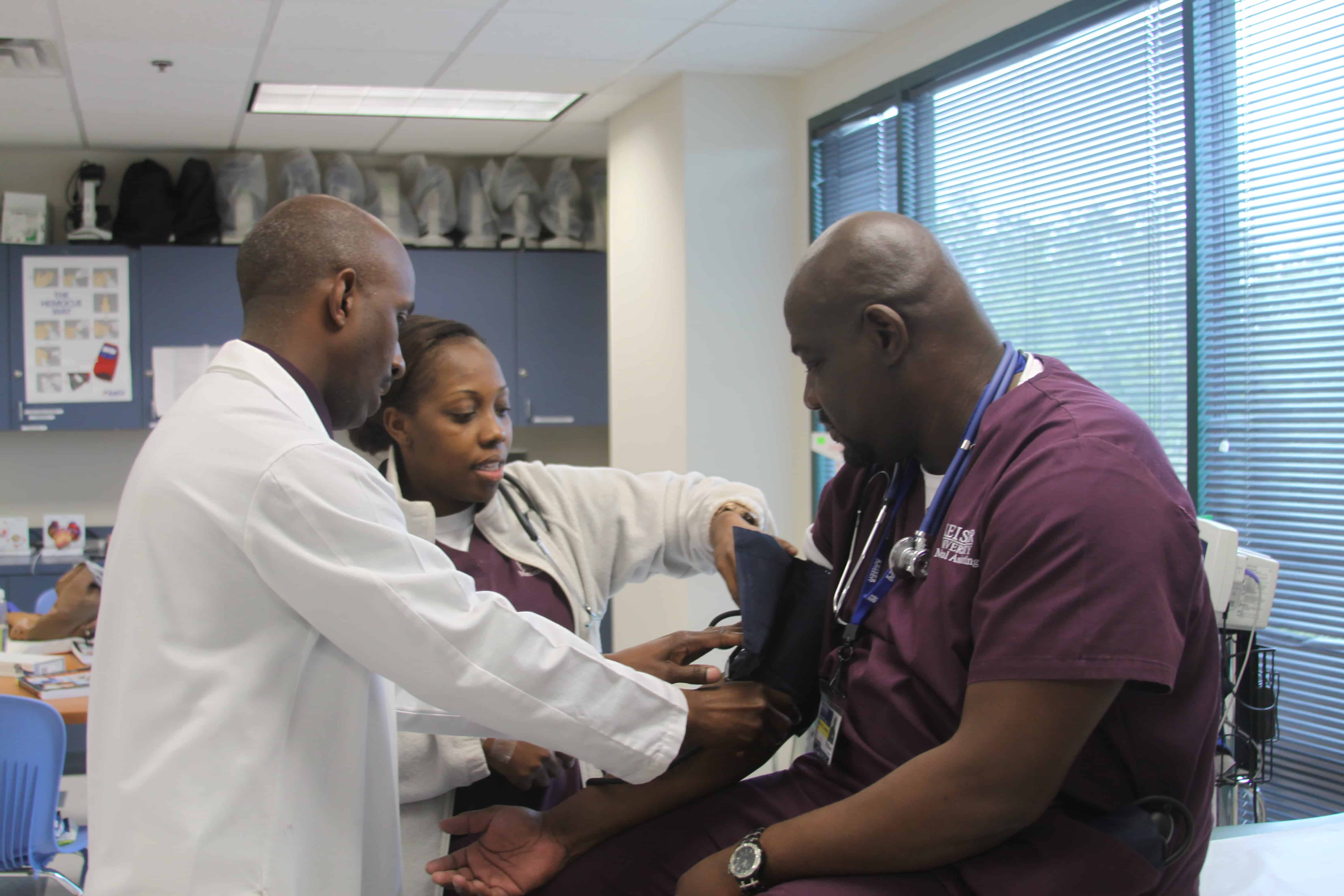 Medical Assistant Students in Jacksonville Learn New Skills