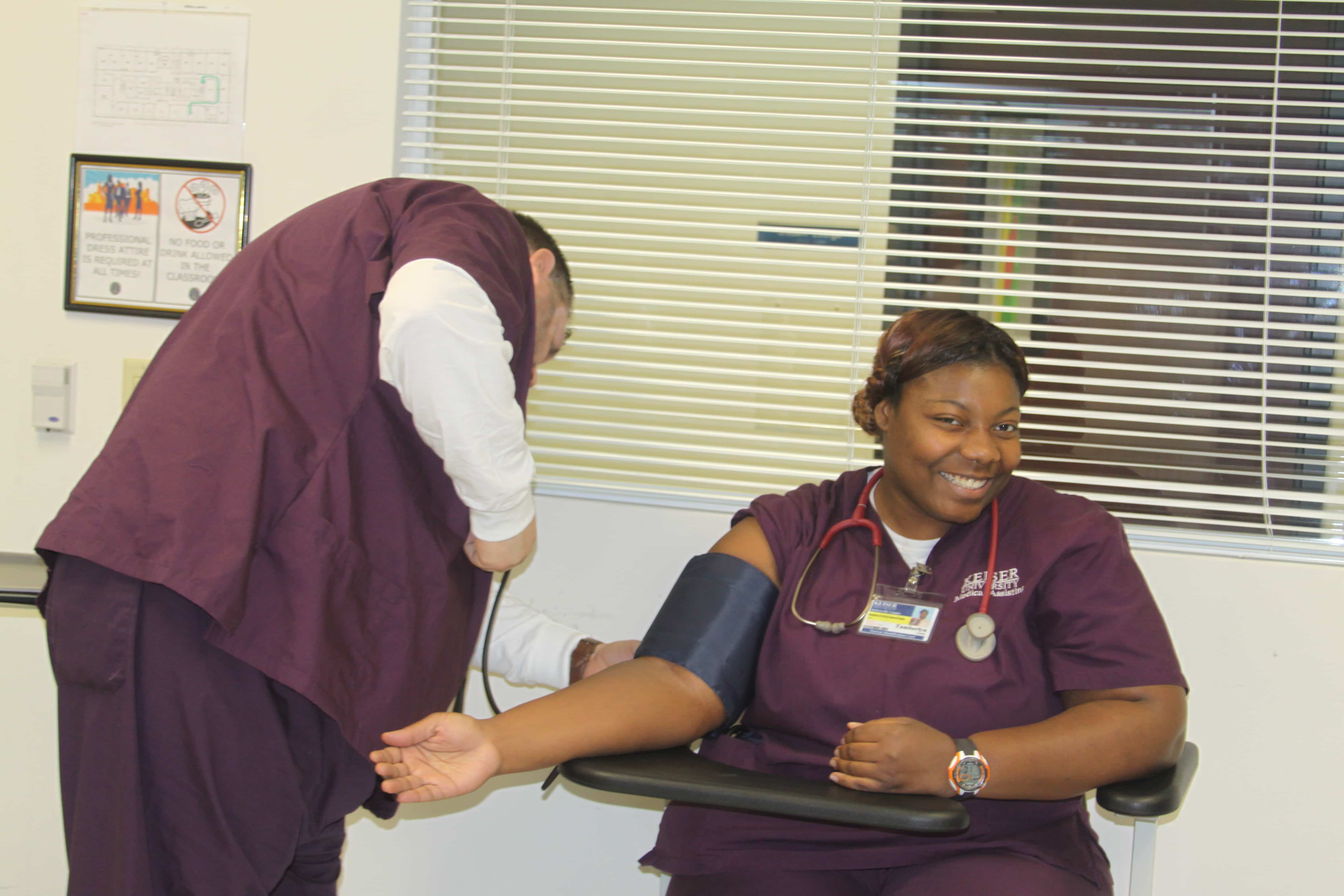 Medical Assistant Students in Jacksonville Learn New Skills - Keiser
