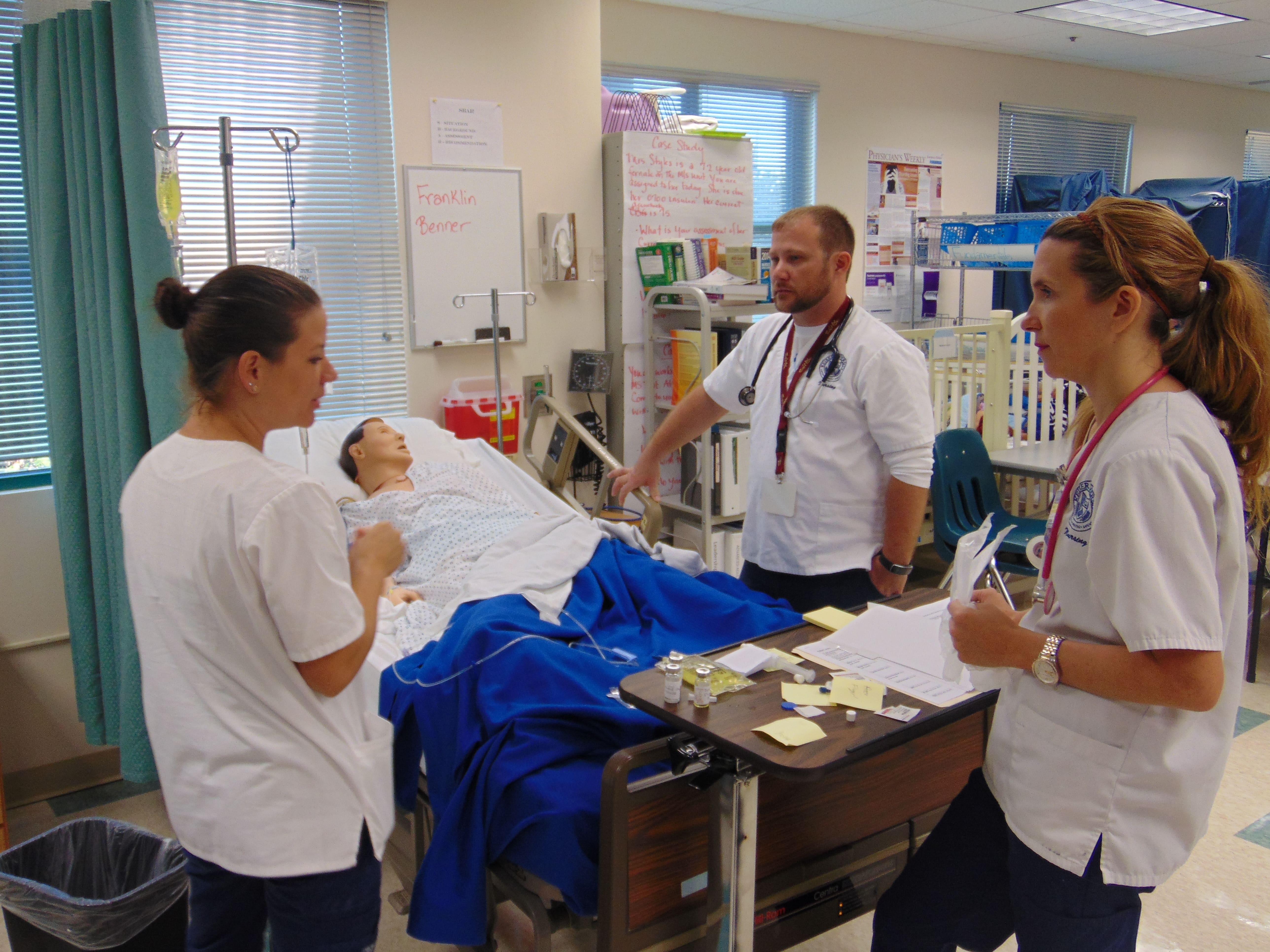 Sarasota Nursing Students Spend Time in the Simulation Lab