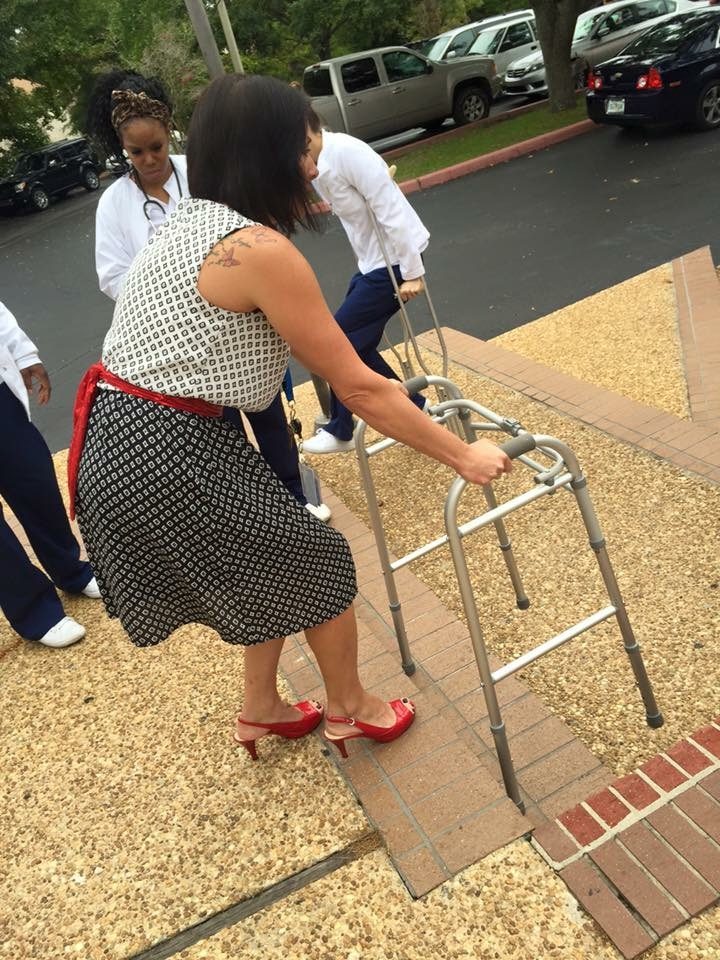 Tallahassee Nursing Students Learning how to use Assistive Devices and