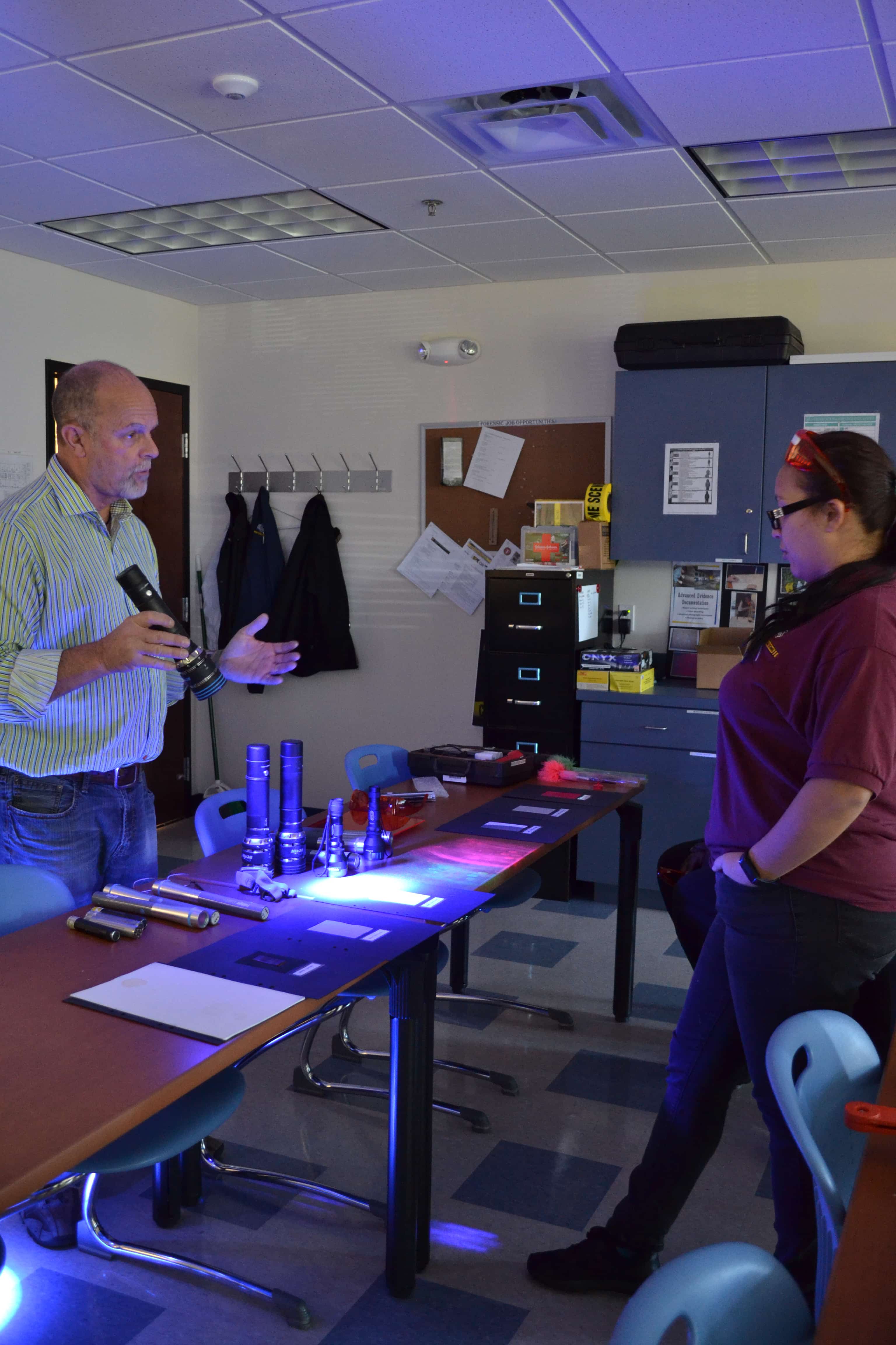 Crime Scene Technology Students in Jacksonville Learn Techniques From an Expert