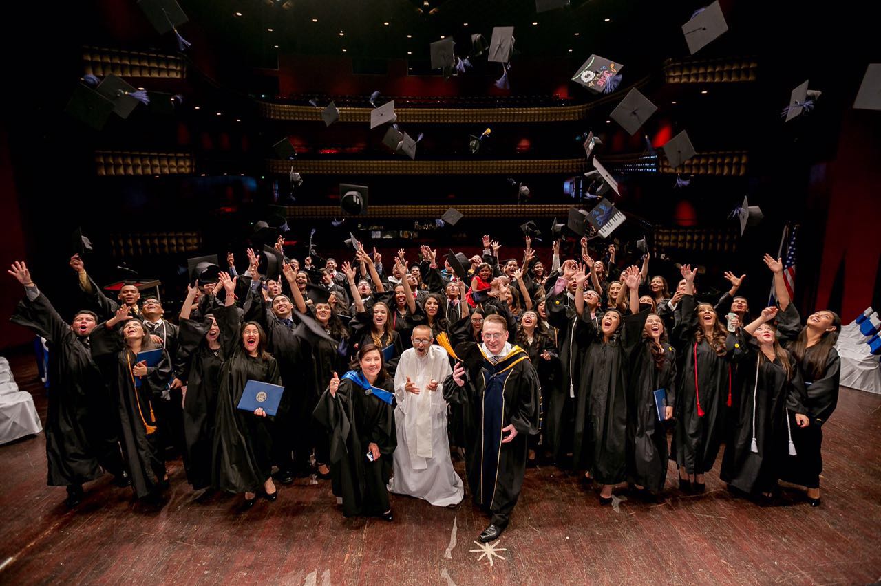 The Latin American Campus Holds Graduation Ceremony