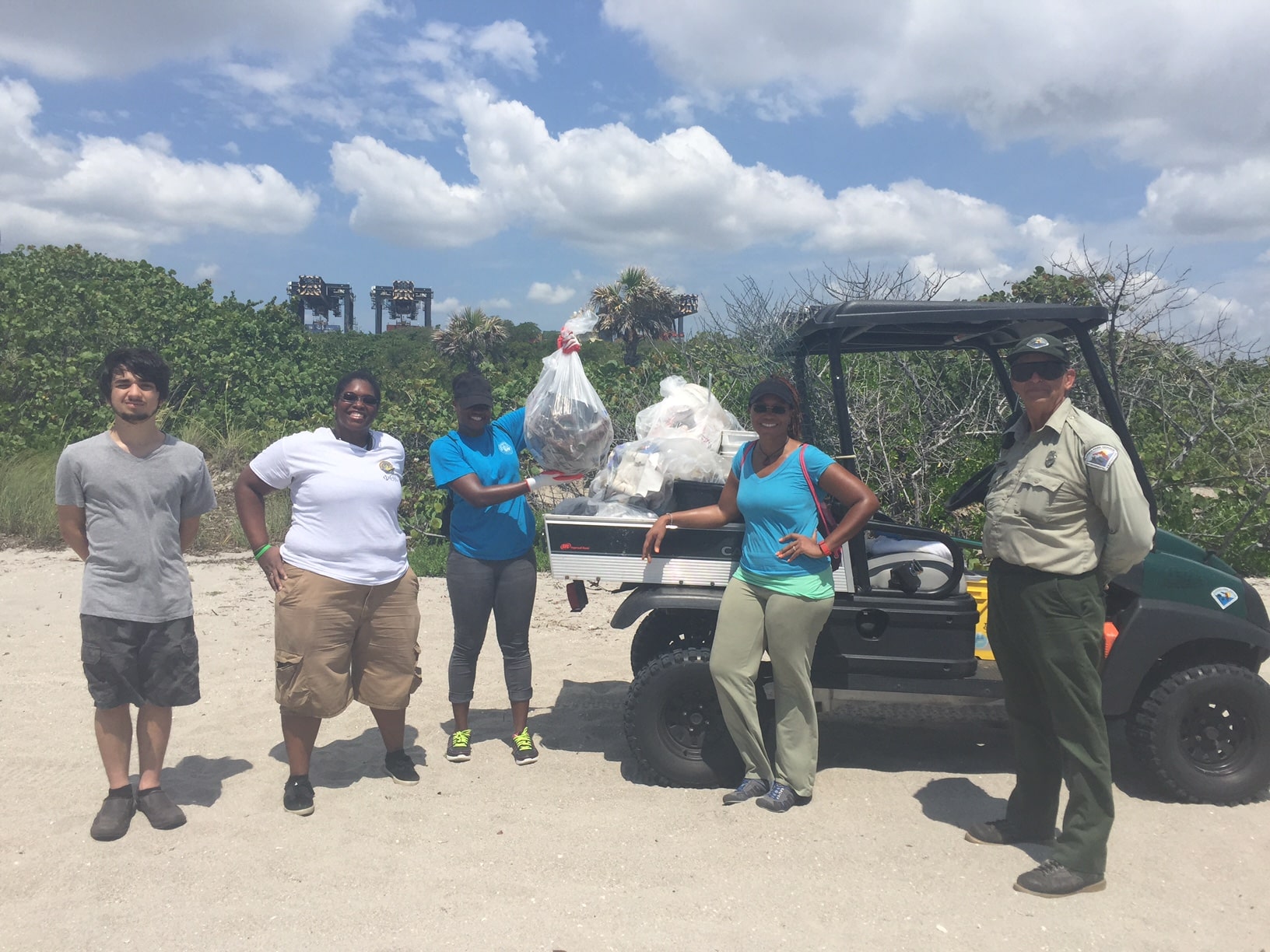 Ft. Lauderdale PTK Members Volunteer for Beach Clean-Up