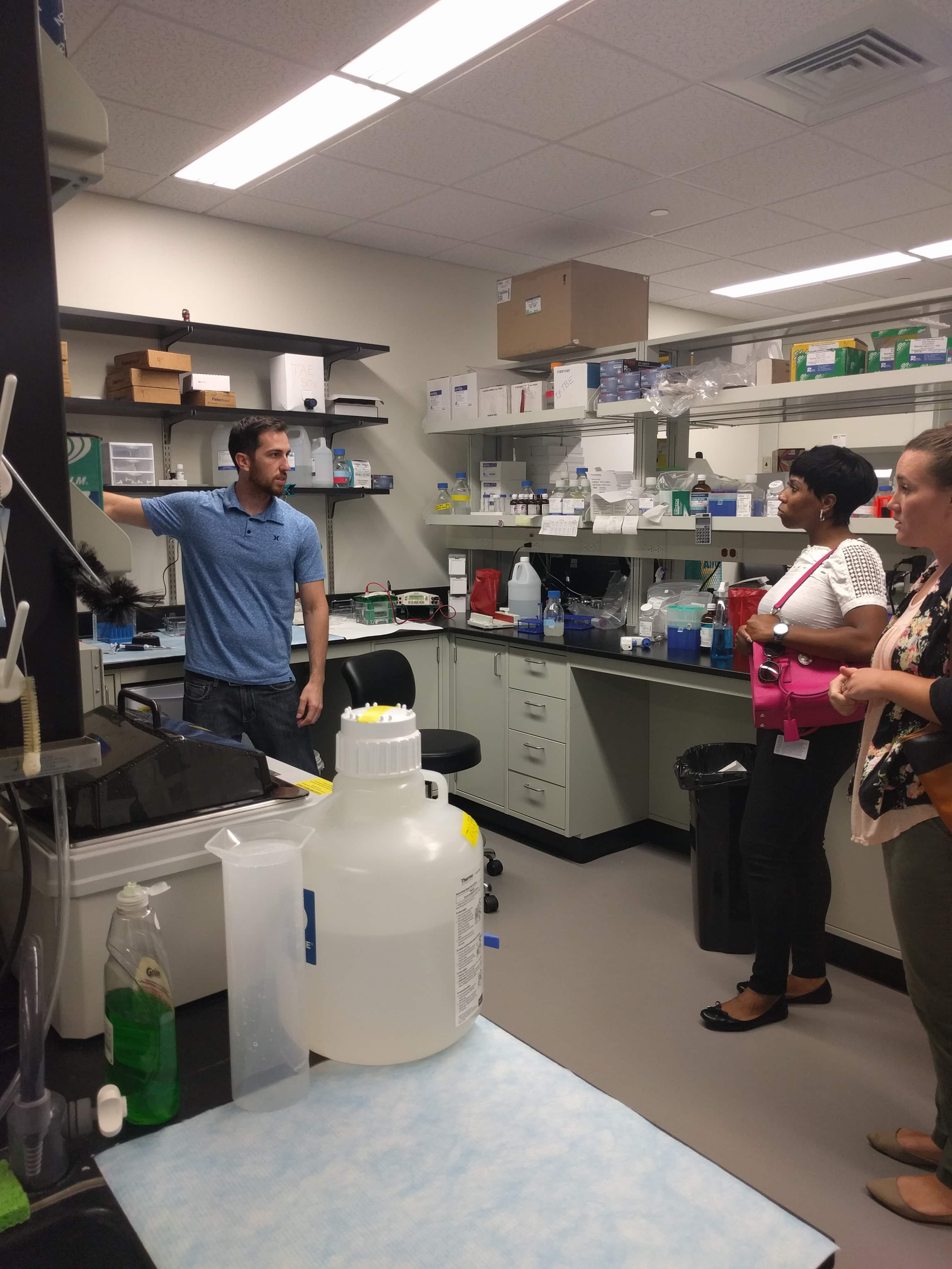 Tampa’s Biomedical Students Visit Research Lab        