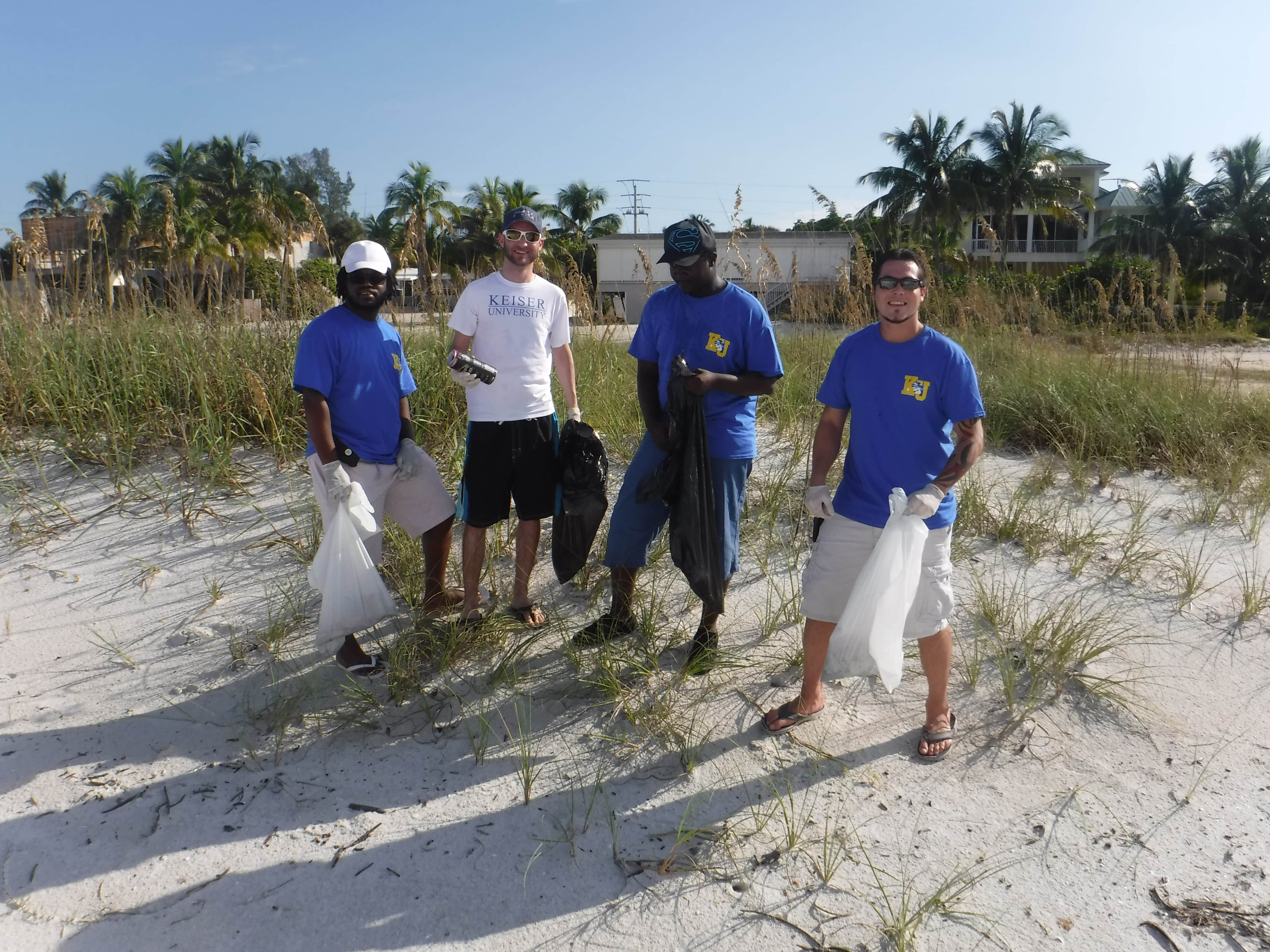 Fort Myers Student Government Association Cleans Up Fort Myers Beach