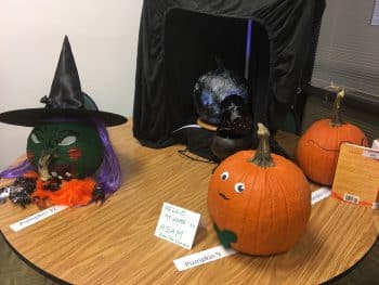 pumpkin decorating Oct. 2016 (2)