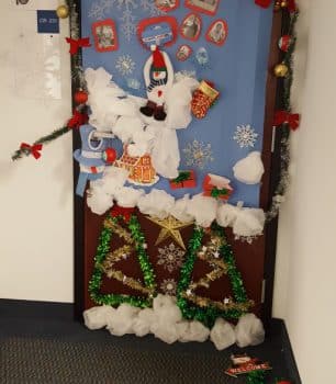 christmas-dec-2016-door-decorating