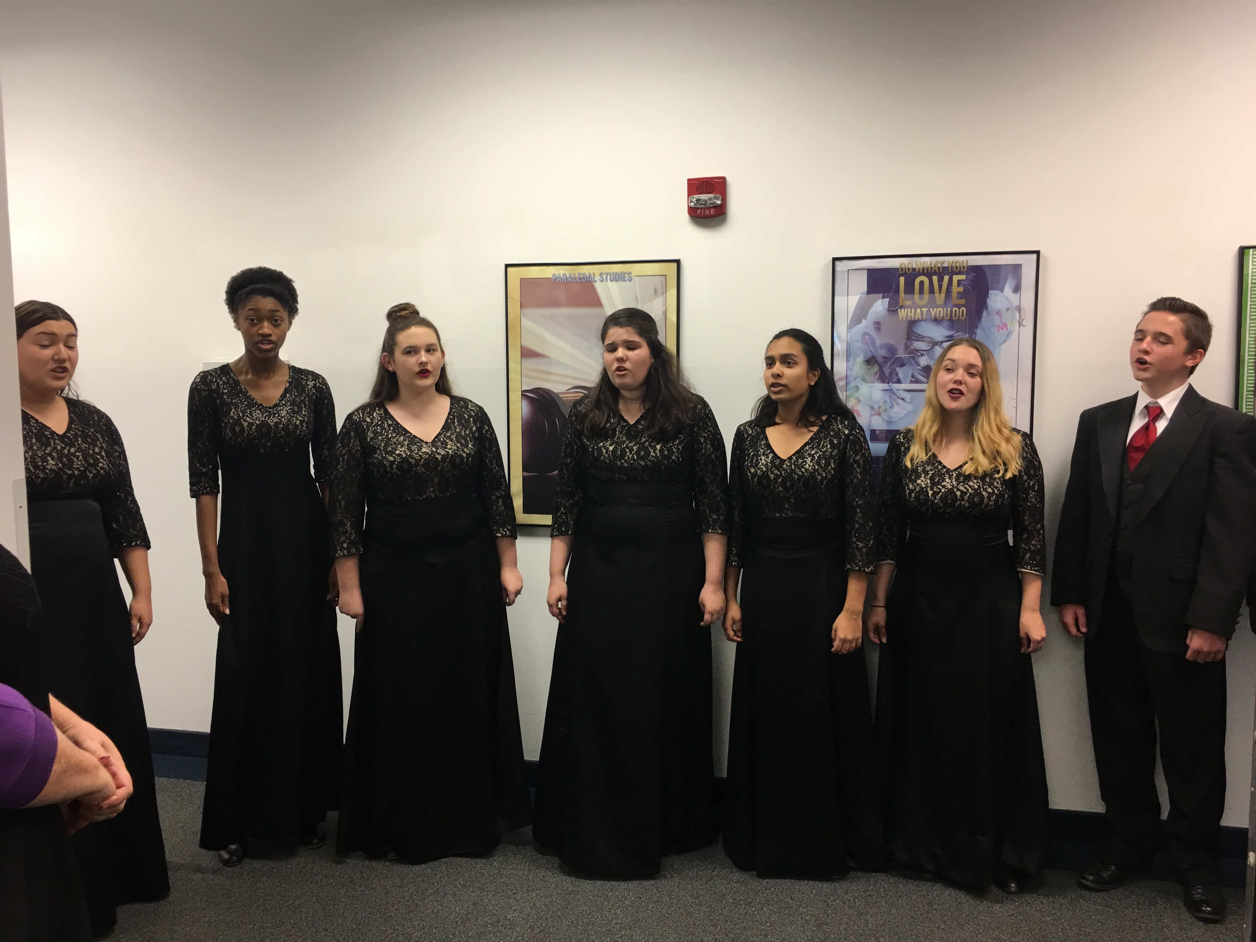 Lakeland has a Visit from Christmas Carolers