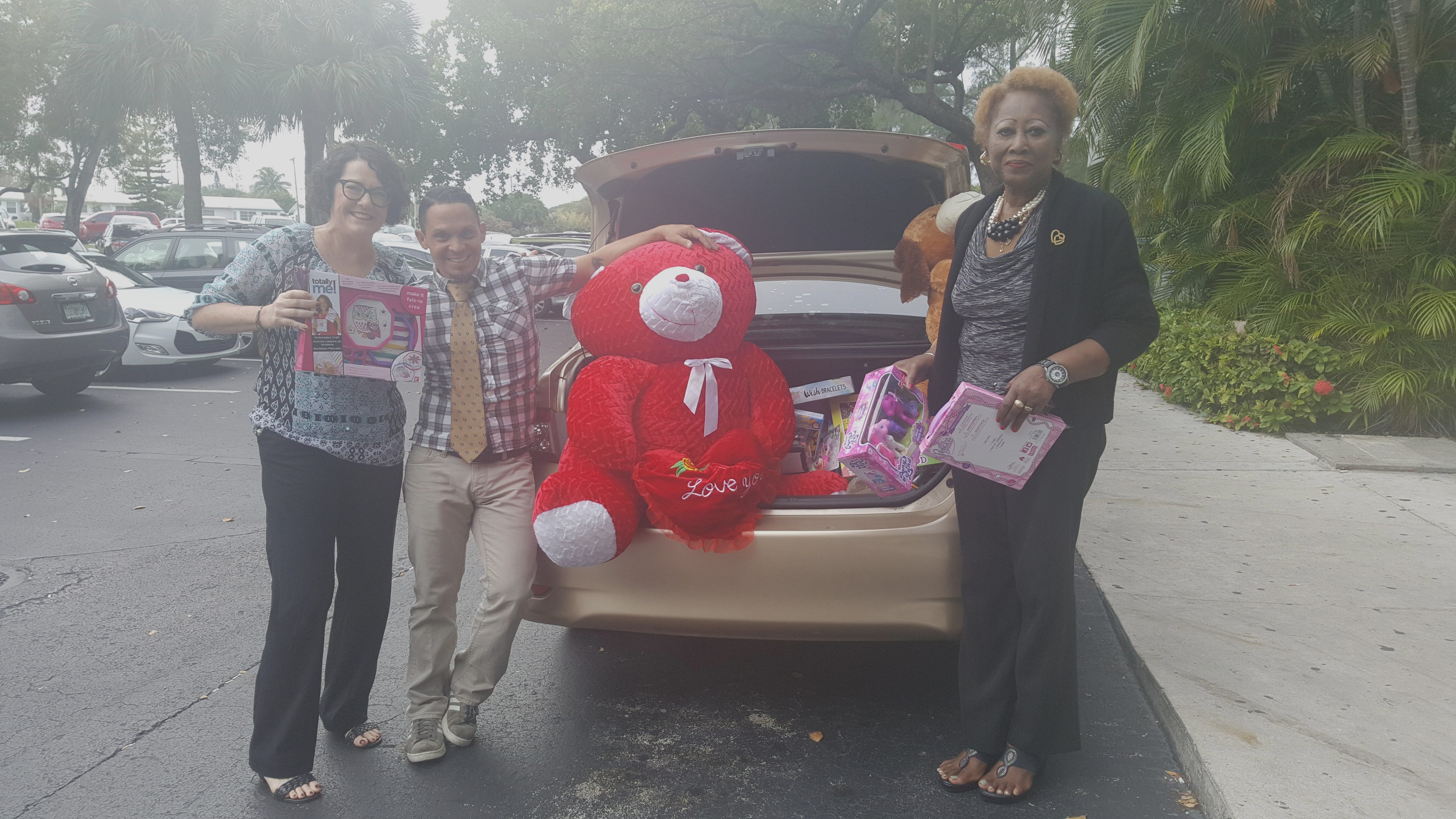 Psychology Club Collects Toys for Women in Distress