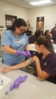 Ma Mlt May 2017 3 - Orlando Medical Assisting And Medical Laboratory Technician Students Work Together - Academics