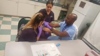 Ma Mlt May 2017 4 - Orlando Medical Assisting And Medical Laboratory Technician Students Work Together - Academics