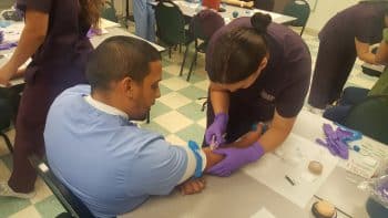 Ma Mlt May 2017 6 - Orlando Medical Assisting And Medical Laboratory Technician Students Work Together - Academics