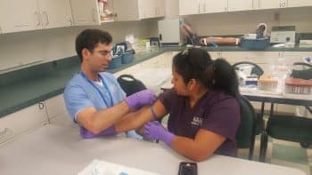 Ma Mlt May 2017 7 - Orlando Medical Assisting And Medical Laboratory Technician Students Work Together - Academics