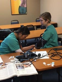Radiation Therapy Aug 2017 3 - Radiation Therapy Students Work On Patient Care Skills - Academics