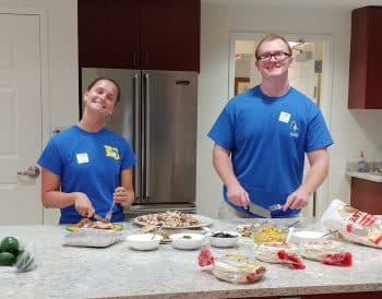 Wpb Pta Students Cook For Quantum House Residents A 8 18 - Ku Wpb Pta Students Volunteer At Quantum House - Seahawks