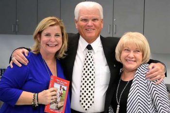 Campus President Kimberly Lea With Dr Terry And Inge Yochum - Keiser University College Of Chiropractic Medicine Welcomes Renowned Author, Fellow And Diplomate As Guest Speaker - News / Events