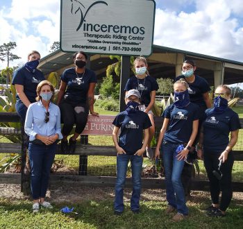Flagship Equine Students Volunteer At Vinceremos A 11 20 - Keiser Equestrians Volunteer At Therapeutic Riding Center - Community News