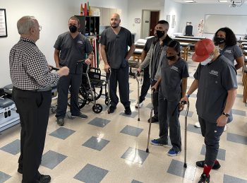 Keiser University Physical Therapy And Chiropractic Student Enjoy Collaborating - Physical Therapy Assistant And Doctor Of Chiropractic Program Learners Enjoy Rewarding Collaboration - Academics Keiser University Physical Therapy and Chiropractic Student Enjoy Collaborating